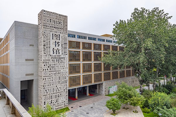 تمتلك مكتبة الجامع