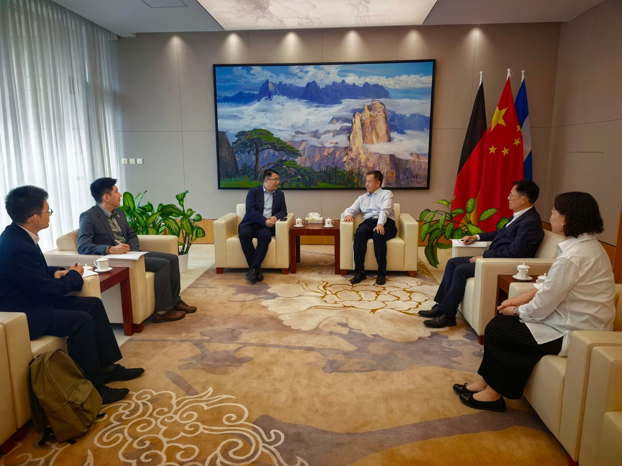 先后走访慕尼黑孔子九游会j9官网正式