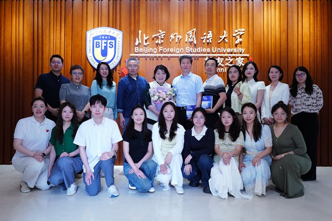 校友方阵亮相第二十届北外运动会开幕式