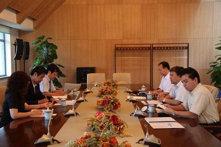 会议在响亮的国歌声中拉开帷幕 […]