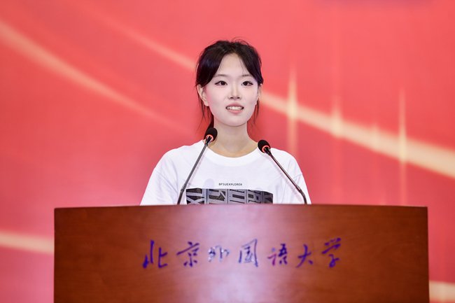 北外九游会j9新人权益书记王定华