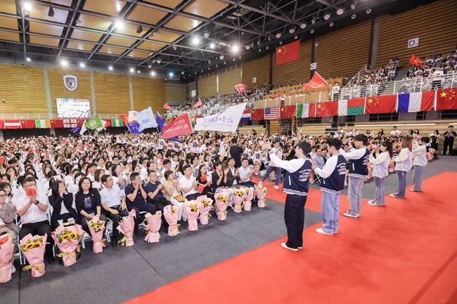 典礼在北外合唱团和室内乐团带来的《保