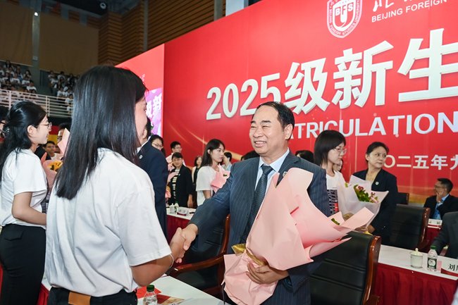 格鲁吉亚驻华大使巴阿达·卡岚达泽